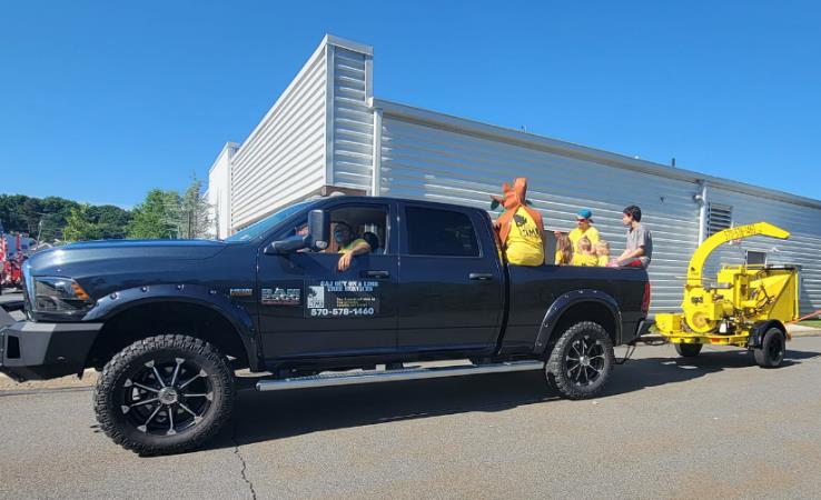 E&J Out on A Limb Tree Services, LLC: Service Image-4 E&J Out on A Limb Tree Services, LLC: Service Image-4